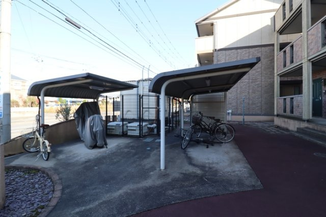 グランドセントレア８８８ Ａ・Ｂの駐車場|駐輪場（Ｂ棟側）