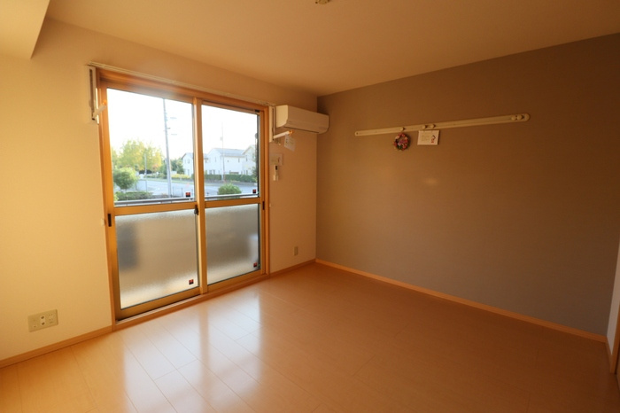 グランドセントレア８８８ Ａ・Ｂの洋室|洋室1（デザインクロス仕様）