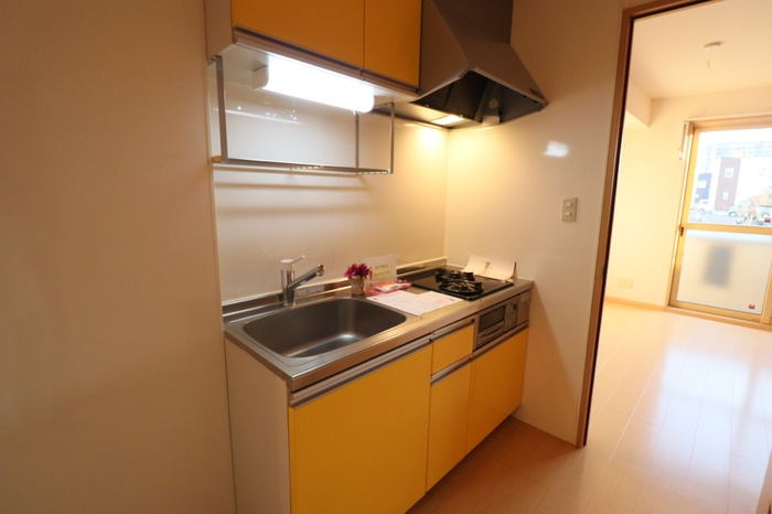 グランドセントレア８８８ Ａ・Ｂのキッチン|システムキッチン（2口ガスコンロ、グリル付）