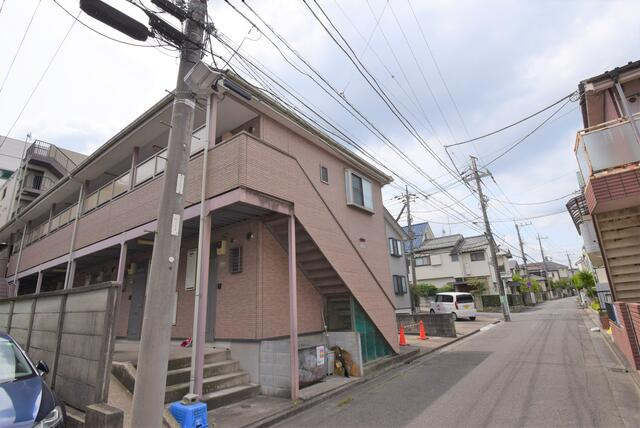 川崎市麻生区百合丘２丁目のアパートのエントランス