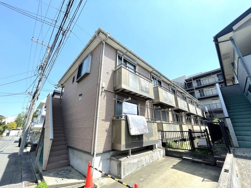 川崎市麻生区百合丘２丁目のアパートの外観