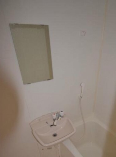 川崎市麻生区百合丘２丁目のアパートの洗面所