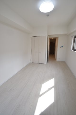 大阪市都島区網島町の賃貸マンションのエントランス