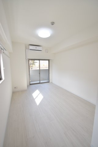 大阪市都島区網島町の賃貸マンションの居間・リビング