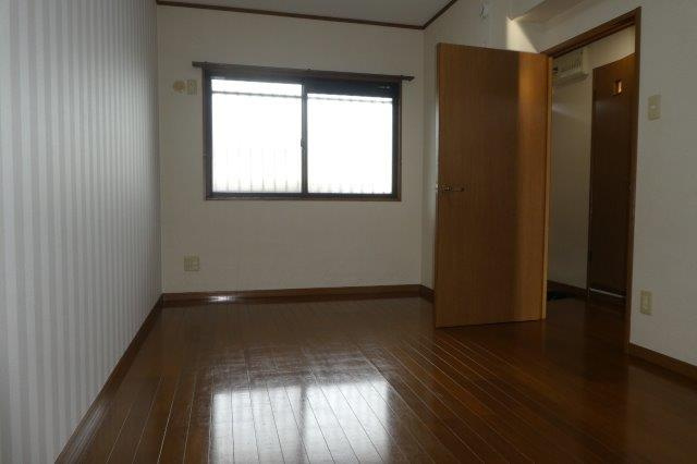 ピュアラの洋室