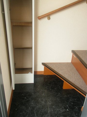 【玄関】 | レオパレスくおれ