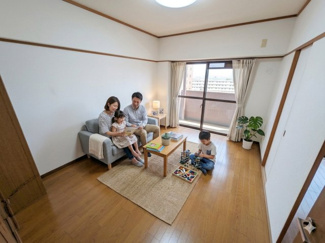 【居間・リビング】 | ライオンズマンション今宿 | ※家具はイメージです。