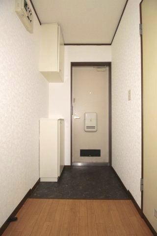 【居間・リビング】 | シェルム21 | ゆったりとした玄関です