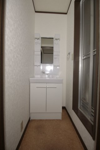 【洗面所】 | シェルム21 | 縦型照明付き独立洗面台