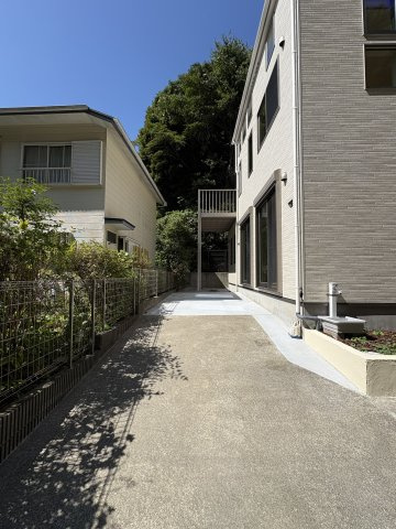 RE:DESIGN KAMAKURA― 歴史薫る街、西御門に佇むリフォーム邸宅 ―の駐車場