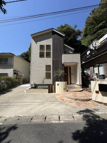 RE:DESIGN KAMAKURA― 歴史薫る街、西御門に佇むリフォーム邸宅 ―の駐車場