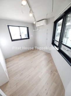 【居間・リビング】 | シティレジデンス西大井 | 最上階角部屋で隣室と面しておりません。