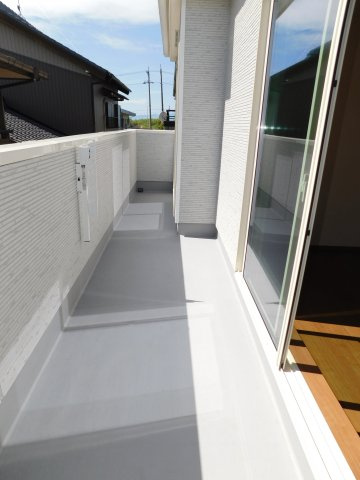 海部郡蟹江町西之森９丁目の新築一戸建のバルコニー|◇バルコニー◇　　南面で陽当り良好なワイドバルコニー♪　２部屋から利用可能♪