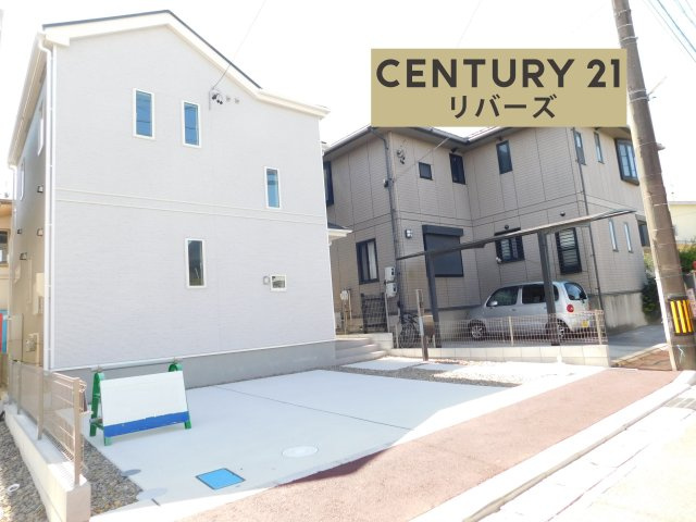 海部郡蟹江町西之森９丁目の新築一戸建の外観|☆ラスト１棟☆　　新価格！！いつでも見学出来ます♪♪（お問合せ当日、平日、水曜、夜間でもＯＫ）　駐車並列３台ＯＫ！　南に庭スペース付き♪　２階全居室６.０帖以上！