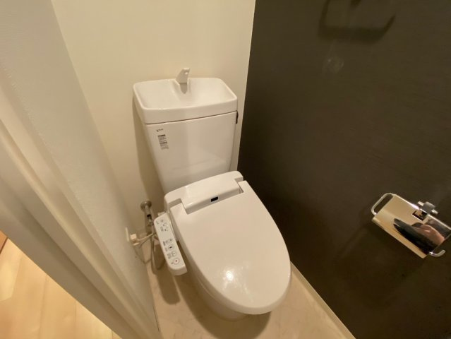豊中市岡上の町４丁目の賃貸マンションのトイレ