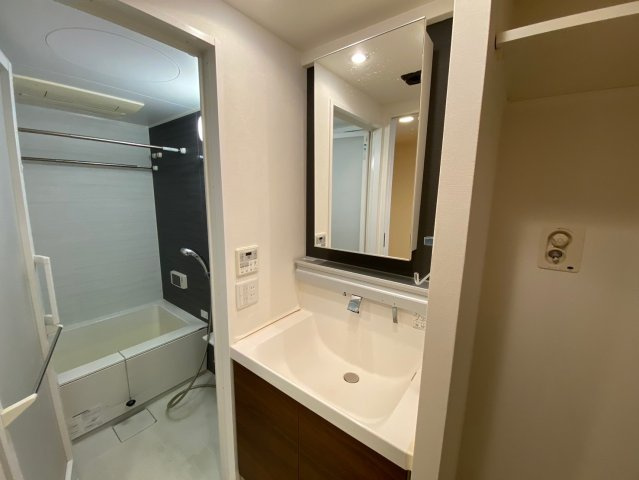 豊中市岡上の町４丁目の賃貸マンションの洗面所