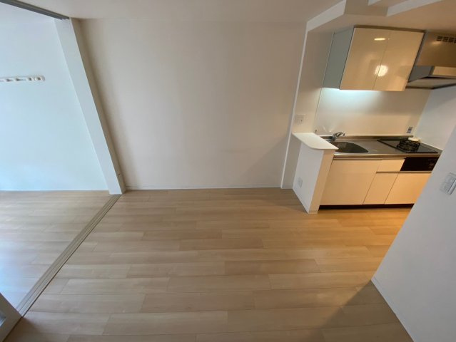 豊中市岡上の町４丁目の賃貸マンションの居間・リビング