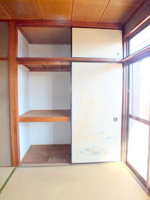 押入