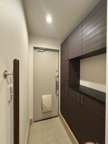 ホライズン本八幡の玄関|玄関には大型シュ－ズＢＯＸを設置♪