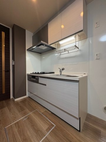 ホライズン本八幡のキッチン|人気のシステムキッチン♪3口コンロ(グリル付)♪