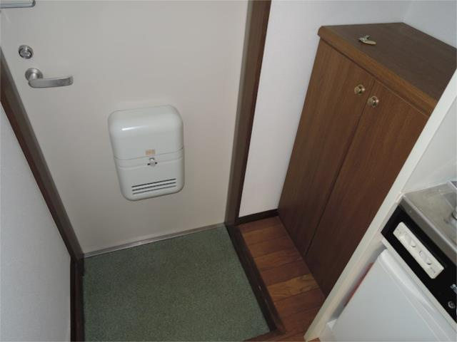 川崎市多摩区菅５丁目のアパートの玄関