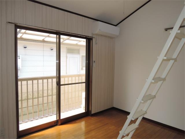 川崎市多摩区菅５丁目のアパートの居間・リビング