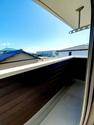 【バルコニー】 | ペンタス | 暖かな日差しのふりそそぐバルコニー