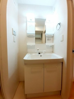 【洗面所】 | ルチアーナ | スペースが確保できる洗面所です