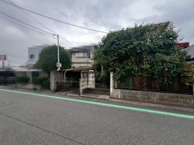 【前面道路含む現地写真】 | 高尾２丁　売土地 | 周辺にはスーパーや薬局など、商業施設がそろっていますよ！とても住みやすい環境ですよ♪