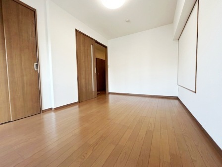 寿高ビルディングの寝室