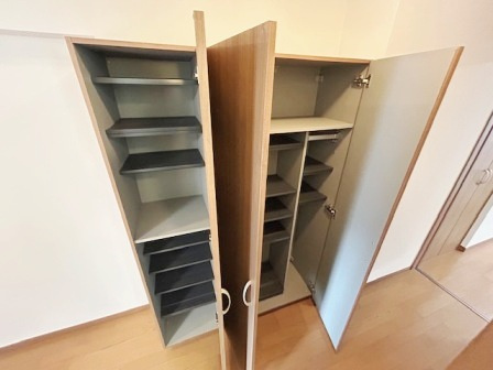 寿高ビルディングの玄関