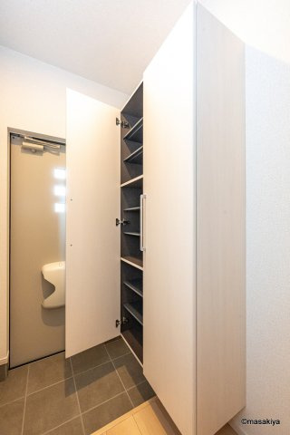 プレシャス・アイルの玄関|家賃割10％　割引期間は契約開始日より23ヶ月後の末日迄。