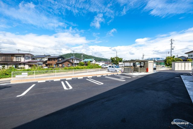 プレシャス・アイルの駐車場|家賃割10％　割引期間は契約開始日より23ヶ月後の末日迄。