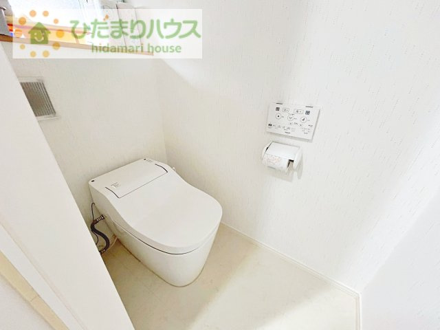 【トイレ】 | 守谷市松並青葉3丁目　中古戸建 | 温水洗浄便座ついてます(^^♪