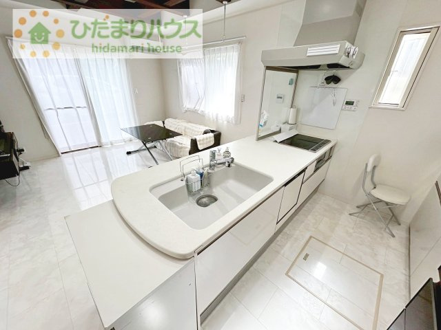 【キッチン】 | 守谷市松並青葉3丁目　中古戸建 | 料理をしながらでも、ご家族との会話を楽しめる対面式キッチン♪