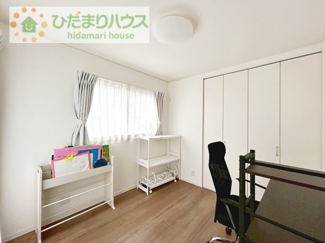 【子供部屋】 | 守谷市松並青葉3丁目　中古戸建 | 机にベットを置けば子供部屋の完成です！