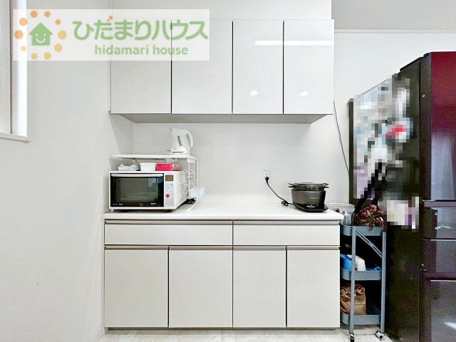 【設備】 | 守谷市松並青葉3丁目　中古戸建 | 備え付けのカップボードで、スッキリお片付け！