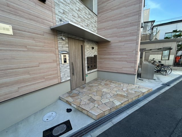 フジパレス阪急神崎川南Ⅱ番館のエントランス