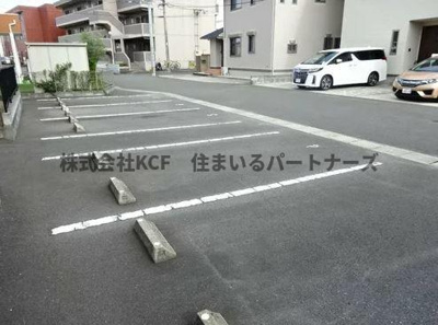 【駐車場】 | ディアス宮ノ陣 | 車をお持ちの方に嬉しい駐車場付きの物件です
