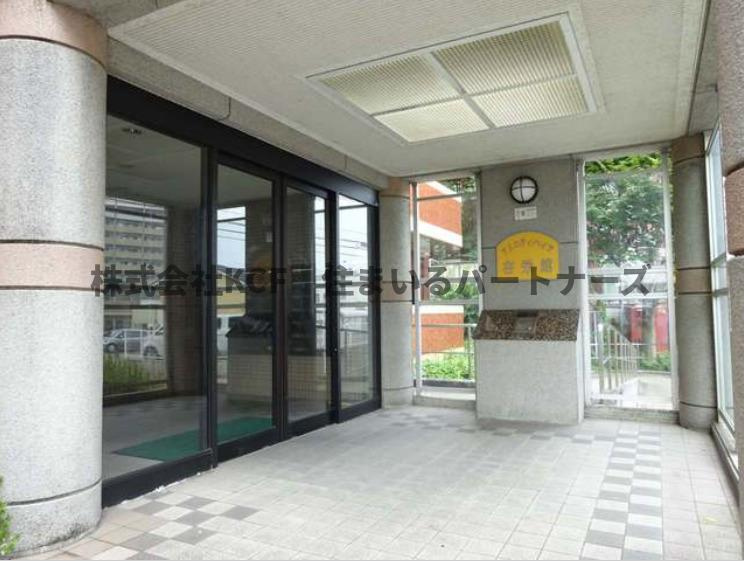 アメニティハイツ杏栄館のエントランス|落ち着いたエントランスです