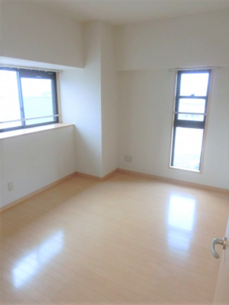 レジデンシャルの設備|明るい洋室です