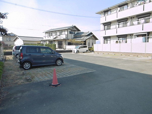 グリーンパークの駐車場|駐車場があります