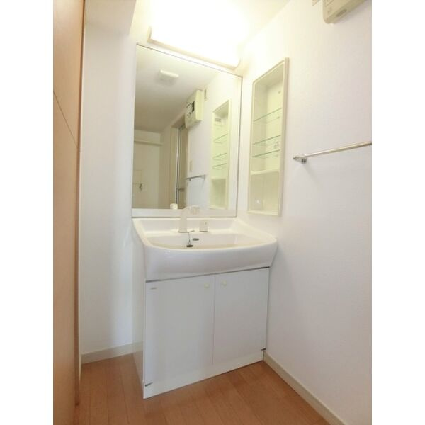 サン・グリーンの洗面所|広い洗面スペースです★