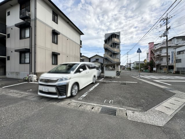 グレイス高埇の駐車場