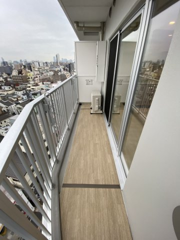 GENOVIA三ノ輪Ⅲskygardenのバルコニー