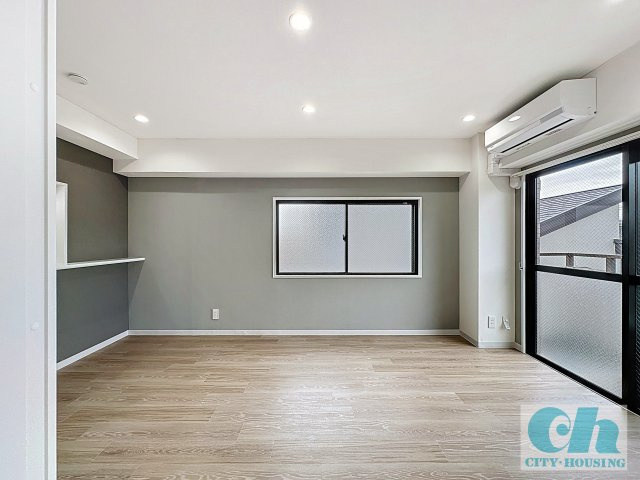 ドミールシバタ 307号室の居間・リビング