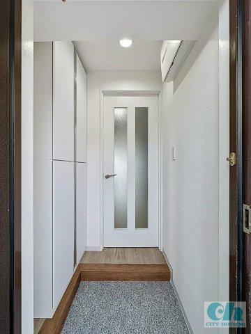 ドミールシバタ 307号室の玄関