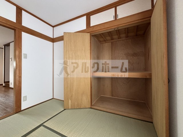 MC法善寺4丁目貸家の収納