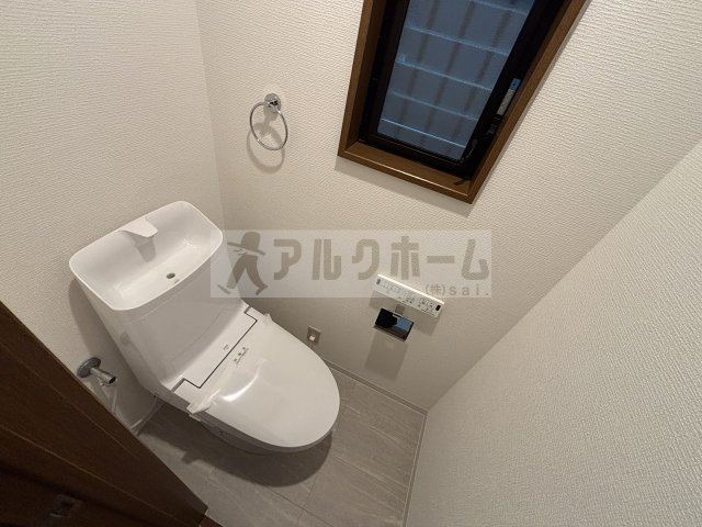 MC法善寺4丁目貸家のトイレ