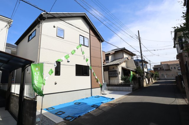 仲介手数料無料　桶川市上日出谷1319番8　新築戸建　全１棟の前面道路含む現地写真